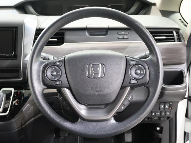 フリードハイブリッド ハイブリッド・Ｇブラックスタイル　レンタアップ　４ＷＤ　社外ナビ　バックカメラ　両側パワースライドドア　シートヒーター　ウォークスルー　ＥＴＣ　ＬＥＤライト　純正ＡＷ　スマートキー　衝突被害軽減システム　クルーズコントロール　ＵＳＢ（6枚目）