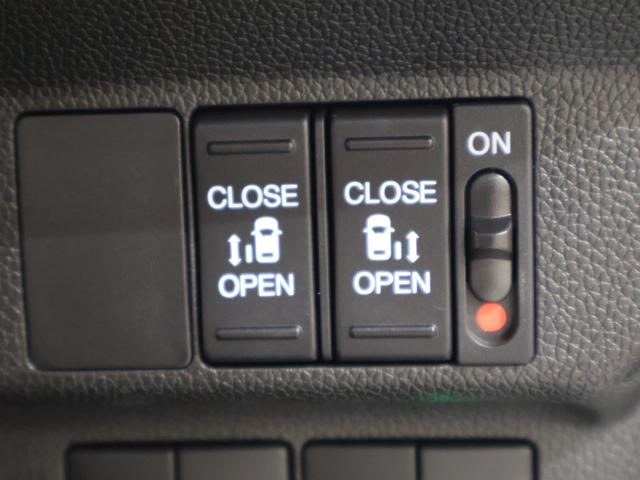 フリードハイブリッド ハイブリッド・Ｇブラックスタイル　レンタアップ　４ＷＤ　社外ナビ　バックカメラ　両側パワースライドドア　シートヒーター　ウォークスルー　ＥＴＣ　ＬＥＤライト　純正ＡＷ　スマートキー　衝突被害軽減システム　クルーズコントロール　ＵＳＢ（12枚目）