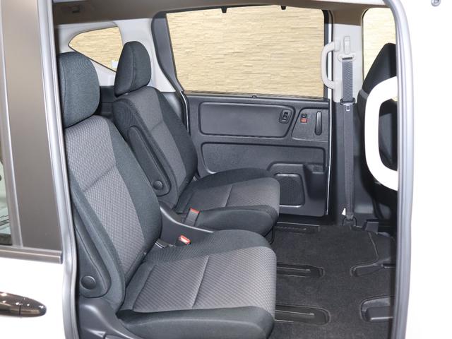 フリードハイブリッド ハイブリッド・Ｇブラックスタイル　レンタアップ　４ＷＤ　社外ナビ　バックカメラ　両側パワースライドドア　シートヒーター　ウォークスルー　ＥＴＣ　ＬＥＤライト　純正ＡＷ　スマートキー　衝突被害軽減システム　クルーズコントロール　ＵＳＢ（16枚目）