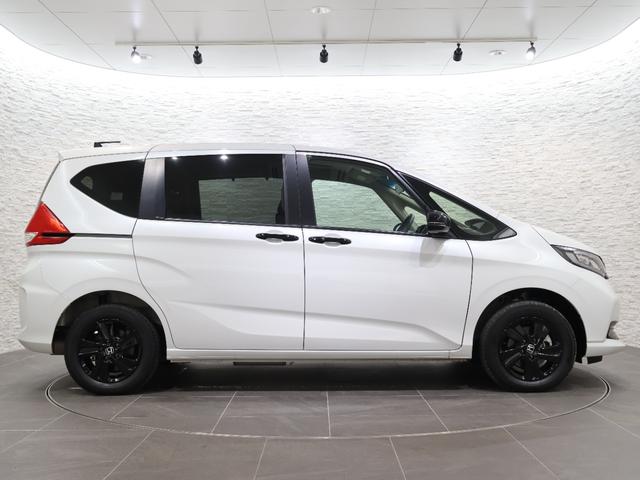 フリードハイブリッド ハイブリッド・Ｇブラックスタイル　レンタアップ　４ＷＤ　社外ナビ　バックカメラ　両側パワースライドドア　シートヒーター　ウォークスルー　ＥＴＣ　ＬＥＤライト　純正ＡＷ　スマートキー　衝突被害軽減システム　クルーズコントロール　ＵＳＢ（24枚目）