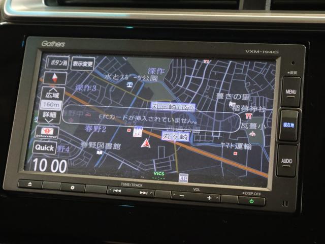 フィット １３Ｇ・Ｆ　雹損害　純正ナビ　バックカメラ　横滑り防止　アイドリングストップ　ＥＴＣ　ハロゲンライト　純正ＳＷ　スマートキー　リヤカメラ　アクティブクルーズ　コーナーセンサー　衝突被害軽減　イモビライザー　ＡＡＣ（4枚目）