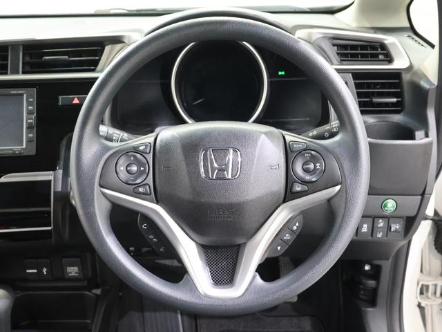 フィット １３Ｇ・Ｆ　雹損害　純正ナビ　バックカメラ　横滑り防止　アイドリングストップ　ＥＴＣ　ハロゲンライト　純正ＳＷ　スマートキー　リヤカメラ　アクティブクルーズ　コーナーセンサー　衝突被害軽減　イモビライザー　ＡＡＣ（7枚目）