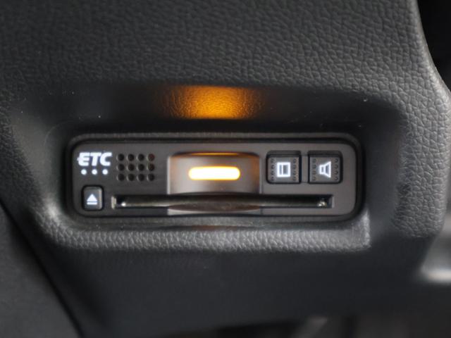 フィット １３Ｇ・Ｆ　雹損害　純正ナビ　バックカメラ　横滑り防止　アイドリングストップ　ＥＴＣ　ハロゲンライト　純正ＳＷ　スマートキー　リヤカメラ　アクティブクルーズ　コーナーセンサー　衝突被害軽減　イモビライザー　ＡＡＣ（13枚目）