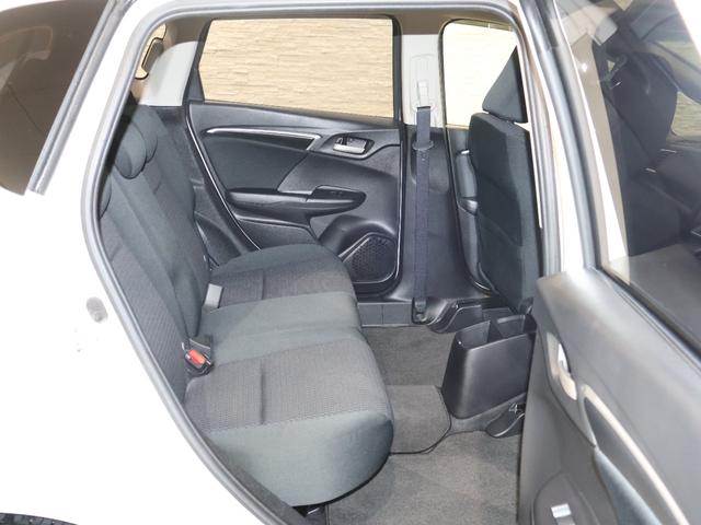 フィット １３Ｇ・Ｆ　雹損害　純正ナビ　バックカメラ　横滑り防止　アイドリングストップ　ＥＴＣ　ハロゲンライト　純正ＳＷ　スマートキー　リヤカメラ　アクティブクルーズ　コーナーセンサー　衝突被害軽減　イモビライザー　ＡＡＣ（15枚目）