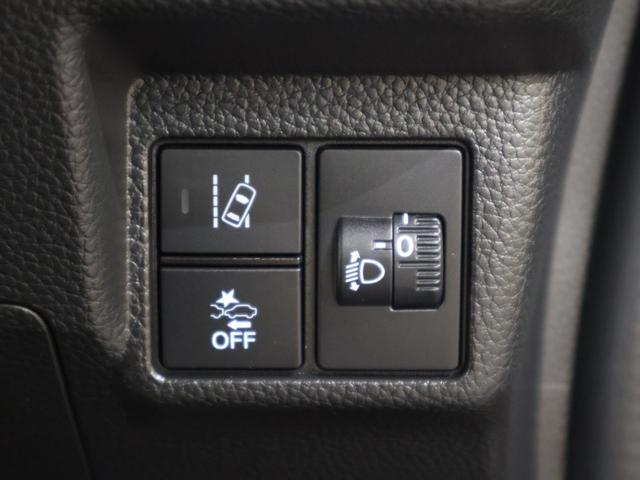 Ｎ－ＢＯＸカスタム Ｌターボ　純正ナビ　バックカメラ　両側パワースライドドア　パーキングセンサー　横滑り防止　シートヒーター　ＥＴＣ　ＬＥＤライト　フォグ　純正ＡＷ　スマートキー　地デジチューナー　衝突軽減ブレーキサポート　ＰＳ（12枚目）