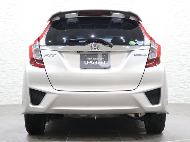 フィットハイブリッド Ｓパッケージ　純正ナビ　バックカメラ　クルーズコントロール　ＥＴＣ　ＬＥＤライト　フォグ　純正ＡＷ　スマートキー　点検記録簿　サイドエアバック　ワンセグテレビ　ＵＳＢ　ＶＳＡ　クルコン　イモビライザー　スマキー（21枚目）