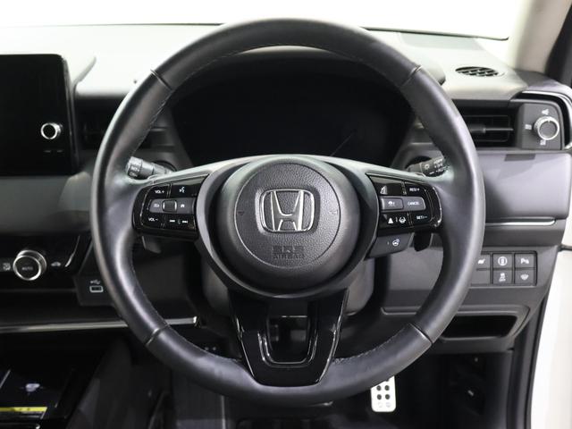 ヴェゼル ｅ：ＨＥＶＺ　純正ホンダコネクトディスプレイ　バックカメラ　ブラインドスポットインフォメーション　後席出庫サポート　パーキングセンサー　横滑り防止　ＥＴＣ　ＬＥＤライト　フォグ　純正ＡＷ　スマートキー　スマキ（6枚目）