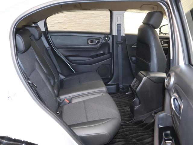 ヴェゼル ｅ：ＨＥＶＺ　純正ホンダコネクトディスプレイ　バックカメラ　ブラインドスポットインフォメーション　後席出庫サポート　パーキングセンサー　横滑り防止　ＥＴＣ　ＬＥＤライト　フォグ　純正ＡＷ　スマートキー　スマキ（17枚目）