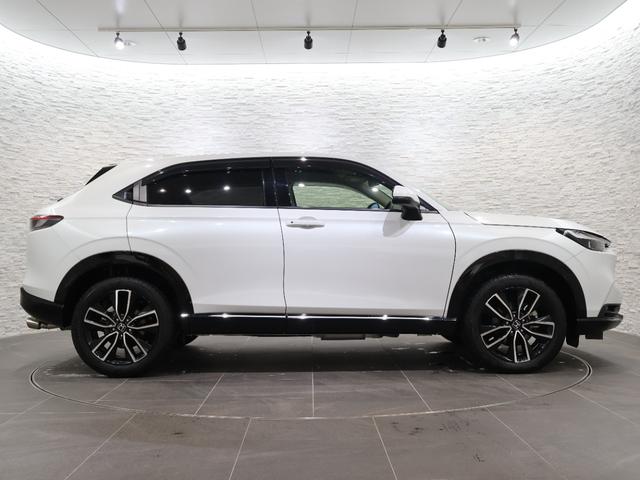 ヴェゼル ｅ：ＨＥＶＺ　純正ホンダコネクトディスプレイ　バックカメラ　ブラインドスポットインフォメーション　後席出庫サポート　パーキングセンサー　横滑り防止　ＥＴＣ　ＬＥＤライト　フォグ　純正ＡＷ　スマートキー　スマキ（24枚目）