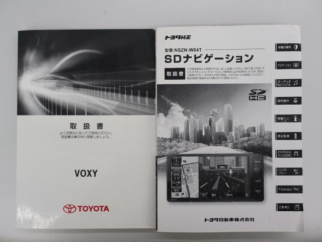 ヴォクシー ＺＳ　純正ナビ　バックカメラ　左側パワースライドドア　横滑り防止　ＥＴＣ　ＬＥＤライト　フォグ　純正ＡＷ　スマートキー　地デジ　盗難防止システム　オートエアコン　ダブルエアバッグ　ＤＶＤ再生可　ナビＴＶ（30枚目）