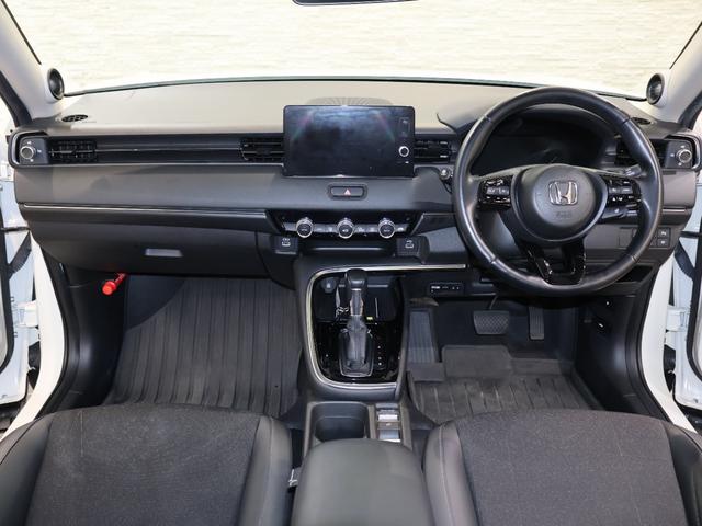 ヴェゼル ｅ：ＨＥＶＺ　純正ホンダコネクトディスプレイ　マルチビューカメラ　ホンダセンシング　ブラインドスポットインフォメーション　パーキングセンサー　横滑り防止　ＥＴＣ　ＬＥＤライト　フォグ　純正ＡＷ　スマートキー　スマキ（5枚目）