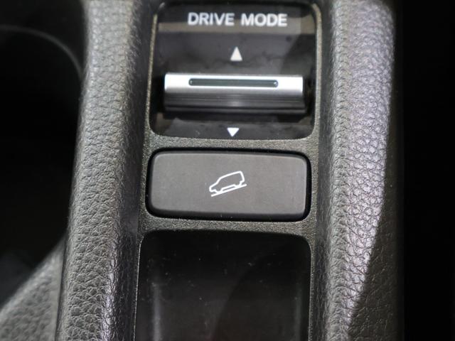 ヴェゼル ｅ：ＨＥＶＺ　純正ホンダコネクトディスプレイ　マルチビューカメラ　ホンダセンシング　ブラインドスポットインフォメーション　パーキングセンサー　横滑り防止　ＥＴＣ　ＬＥＤライト　フォグ　純正ＡＷ　スマートキー　スマキ（10枚目）