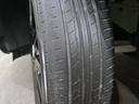 タイヤサイズはフロント:185/60R16リア:205/55R16になります。前後でタイヤサイズが異なるので、交換の際はお気を付けください。