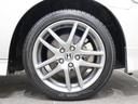 純正のアルミホイールが足元を飾ります!タイヤサイズは215/45R17になります。