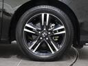 純正のアルミホイールが足元を飾ります!タイヤサイズは215/55R17になります。