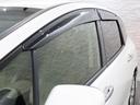オプションのドアバイザーが装備!!タバコ・ペットなどの臭いが室内にこもるのが嫌な方、換気機能はもちろんのこと降雨時にも少しだけ窓を開けておくことが可能です!