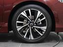 純正のアルミホイールが足元を飾ります!タイヤサイズは235/45R18になります。
