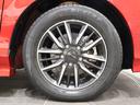 モデューロX専用のアルミホイールが足元を飾ります!タイヤサイズは185/65R15になります。