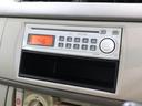純正オーディオ FM AM CD 走行中に音楽や交通情報等を聞くことができ、より快適なドライブを楽しむことができます!