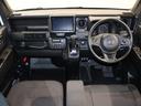操作性に優れた運転席となります!小物入れや各ボタンの配置にこだわり、使いやすいです!座り心地もよく視認性も良好なのでロングドライブもお任せ下さい!