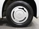 純正のホイールキャップが足元を飾ります!タイヤサイズは145/80R12になります。