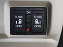ファッションスタイル　純正ナビ　バックカメラ　シートヒーター　両側パワースライドドア　パーキングセンサー　ＬＥＤライト　ソナー　盗難防止装置　スマートキ　ＵＳＢポート　ＬＥＤランプ　バックモニター　サイドカーテンエアバック（12枚目）