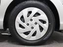 純正のホイールキャップが足元を飾ります!タイヤサイズは185/60R15になります。