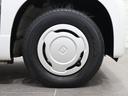 純正のホイールキャップが足元を飾ります!タイヤサイズは145/80R12になります。