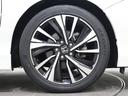 純正のアルミホイールが足元を飾ります！タイヤサイズは２３５／４５Ｒ１８になります。