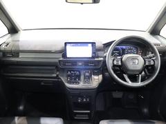 操作性に優れた運転席となります！小物入れや各ボタンの配置にこだわり、使いやすいです！座り心地もよく視認性も良好なのでロングドライブもお任せ下さい！ 5