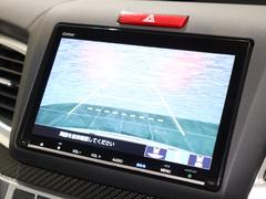バックカメラが装備されており、後方の安全確認はもちろんのこと狭い場所での駐車や雨の日・夜間など視界の悪いコンディションでのストレスの軽減にもなります！ 5