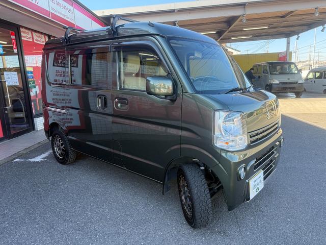 エブリイ ジョインターボ　４ＷＤ／プレミアプラチナ保証１年付／社外ナビ／フルセグＴＶ／バックカメラ／衝突軽減ブレーキ／ＸＪ０４　１４インチアルミ／ベットキット／リフトアップ／社外マフラー／パークセンサー／ＥＴＣ／キーレスキー（4枚目）