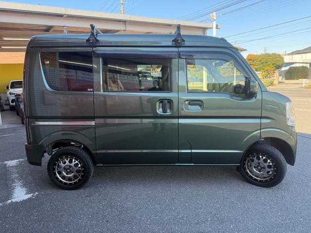 エブリイ ジョインターボ　４ＷＤ／プレミアプラチナ保証１年付／社外ナビ／フルセグＴＶ／バックカメラ／衝突軽減ブレーキ／ＸＪ０４　１４インチアルミ／ベットキット／リフトアップ／社外マフラー／パークセンサー／ＥＴＣ／キーレスキー（6枚目）