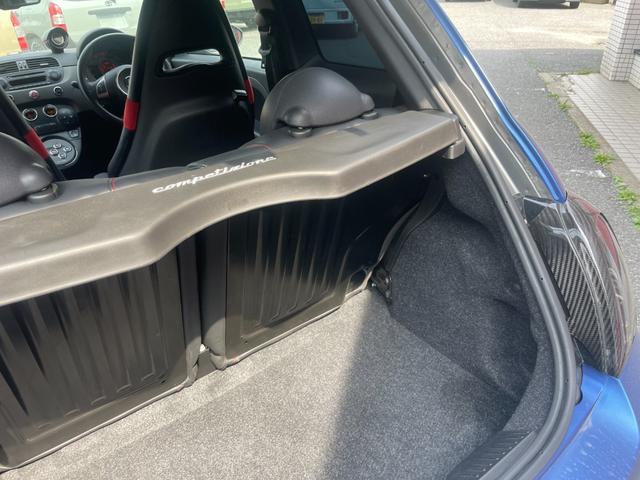 アバルト５９５ コンペティツィオーネ　プレミアブロンズ保証１年付／ラッピング車（元色６９５　グリジオレコード）／赤×黒コンビシート／レコードモンツァツインマフラー／純正１７インチアルミ／障害物センサー／ＥＴＣ／パドルシフト／整備記録簿８枚（34枚目）