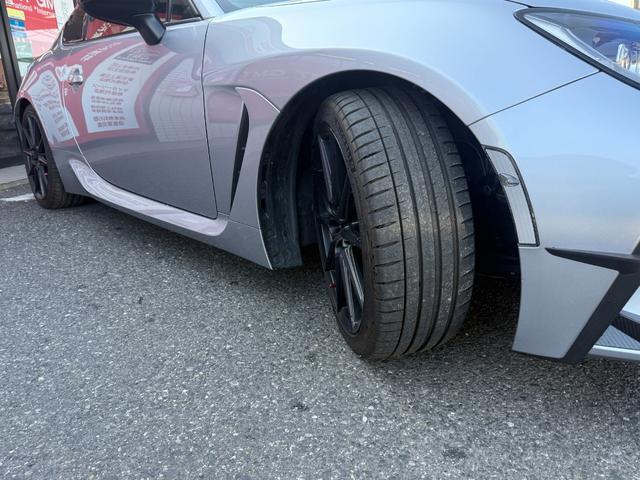 GR86 RZ プレミアプラチナ保証1年付/MT6速/純正9インチナビ/フルセグTV/Bカメラ/HKS製車高調/純正18インチアルミ/スマートキー2個/前席シートヒーター/GRパフォーマンスダンパー/GRカナード(14枚目)