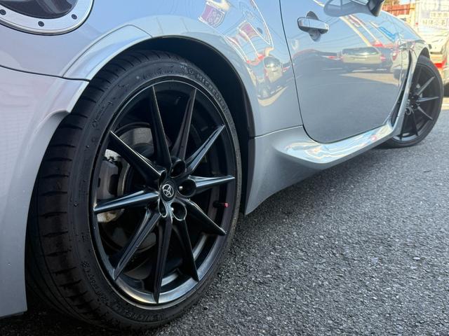 GR86 RZ プレミアプラチナ保証1年付/MT6速/純正9インチナビ/フルセグTV/Bカメラ/HKS製車高調/純正18インチアルミ/スマートキー2個/前席シートヒーター/GRパフォーマンスダンパー/GRカナード(15枚目)