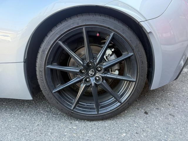 GR86 RZ プレミアプラチナ保証1年付/MT6速/純正9インチナビ/フルセグTV/Bカメラ/HKS製車高調/純正18インチアルミ/スマートキー2個/前席シートヒーター/GRパフォーマンスダンパー/GRカナード(60枚目)