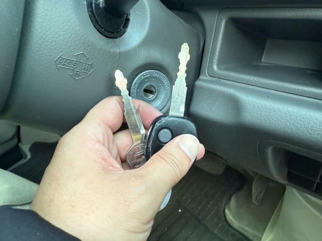 ＮＶ１００クリッパーバン ＤＸ　ＧＬパッケージ　アイビーグリーンメタリック全塗装済／プレミアプラチナ保証１年付／社外ナビ／ＴＶ／新品ヴェルザンディ　１４インチアルミ／新品マックストレックＲＴタイヤ／キーレスキー／２ｎｄ発進／整備記録簿２枚（30枚目）