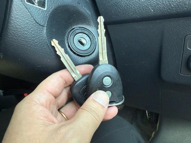 タウンエースバン ＧＬ　マイアミブルー全塗装済／プレミアプラチナ保証１年付／社外ナビ／ＥＴＣ／新品ラギット　１４インチアルミ／新品オープンカントリーＲＴタイヤ／キーレスキー／ライトレベライザー／整備記録簿３枚（30枚目）