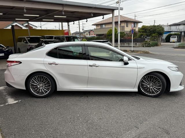 カムリ G プレミアプラチナ保証1年付/メーカーナビ/フルセグTV/バックカメラ/衝突軽減ブレーキ/新品ワーウィッククライヴァー19インチアルミ/新品ラルグス車高調/ETC2.0/スマートキー2個/整備記録簿2枚(6枚目)