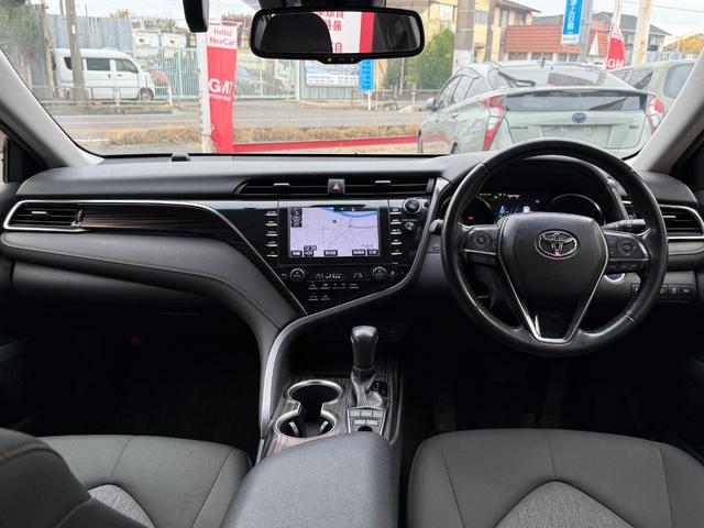 カムリ G プレミアプラチナ保証1年付/メーカーナビ/フルセグTV/バックカメラ/衝突軽減ブレーキ/新品ワーウィッククライヴァー19インチアルミ/新品ラルグス車高調/ETC2.0/スマートキー2個/整備記録簿2枚(18枚目)