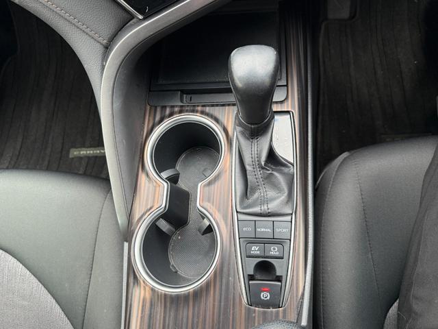 カムリ G プレミアプラチナ保証1年付/メーカーナビ/フルセグTV/バックカメラ/衝突軽減ブレーキ/新品ワーウィッククライヴァー19インチアルミ/新品ラルグス車高調/ETC2.0/スマートキー2個/整備記録簿2枚(28枚目)