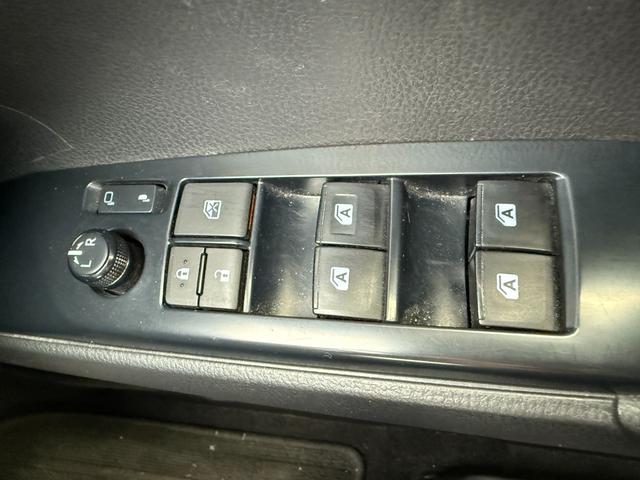 カムリ G プレミアプラチナ保証1年付/メーカーナビ/フルセグTV/バックカメラ/衝突軽減ブレーキ/新品ワーウィッククライヴァー19インチアルミ/新品ラルグス車高調/ETC2.0/スマートキー2個/整備記録簿2枚(32枚目)