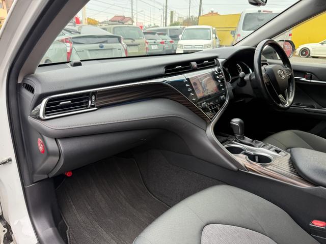 カムリ G プレミアプラチナ保証1年付/メーカーナビ/フルセグTV/バックカメラ/衝突軽減ブレーキ/新品ワーウィッククライヴァー19インチアルミ/新品ラルグス車高調/ETC2.0/スマートキー2個/整備記録簿2枚(44枚目)