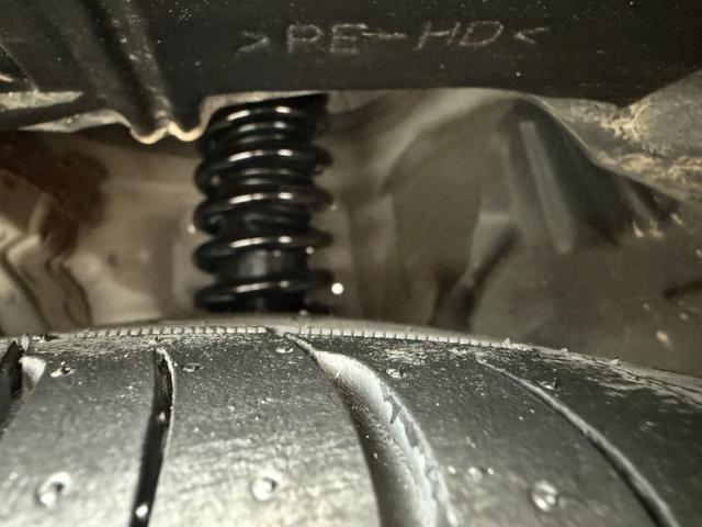 カムリ G プレミアプラチナ保証1年付/メーカーナビ/フルセグTV/バックカメラ/衝突軽減ブレーキ/新品ワーウィッククライヴァー19インチアルミ/新品ラルグス車高調/ETC2.0/スマートキー2個/整備記録簿2枚(56枚目)