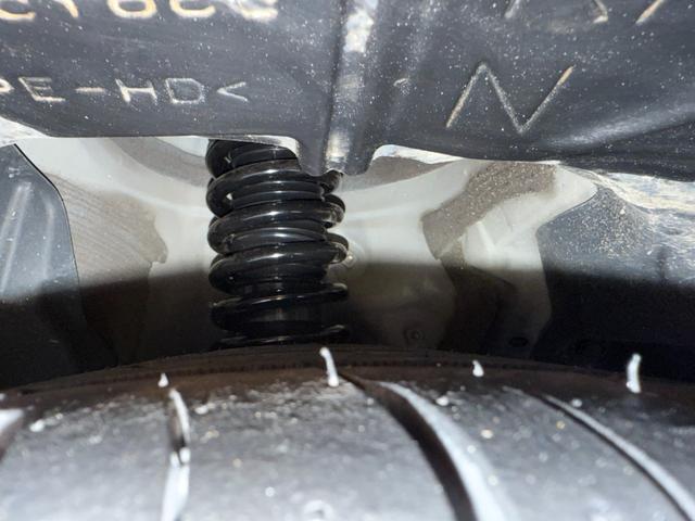 カムリ G プレミアプラチナ保証1年付/メーカーナビ/フルセグTV/バックカメラ/衝突軽減ブレーキ/新品ワーウィッククライヴァー19インチアルミ/新品ラルグス車高調/ETC2.0/スマートキー2個/整備記録簿2枚(57枚目)