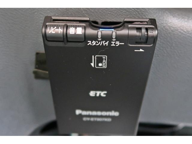 オデッセイ Ｍ　後期型　社外１８ＡＷ　ローダウン　エアロ　社外ＨＤＤナビ　ＴＶ　ＤＶＤ　Ｂモニ　ＥＴＣ　キーレス　ＨＩＤ　黒革調Ｓカバー　ウインカーミラー　Ｄバイザー　メッキグリル　メッキピラー　走行５．９万Ｋｍ（12枚目）
