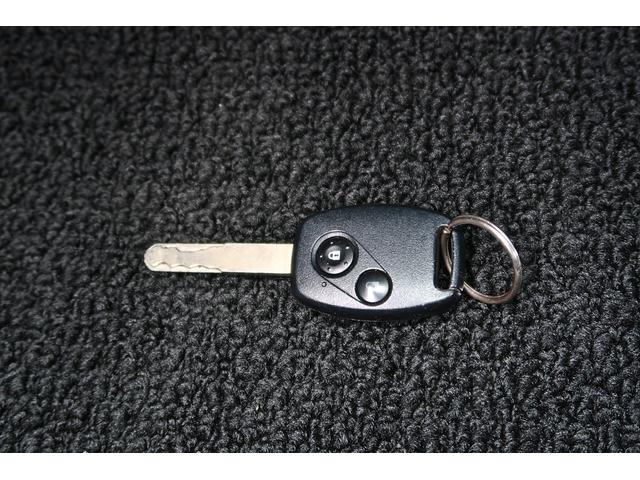 オデッセイ Ｍ　後期型　社外１８ＡＷ　ローダウン　エアロ　社外ＨＤＤナビ　ＴＶ　ＤＶＤ　Ｂモニ　ＥＴＣ　キーレス　ＨＩＤ　黒革調Ｓカバー　ウインカーミラー　Ｄバイザー　メッキグリル　メッキピラー　走行５．９万Ｋｍ（15枚目）