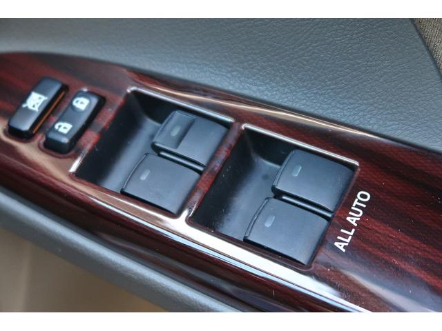 マークＸ ２５０Ｇ　Ｆパッケージ　ストラーダナビ　地デジ　ブルートゥース　ＵＳＢ　Ｂカメラ　ＥＴＣ　社外１８ＡＷ　ローダウン　ＬＥＤライト　ウッドコンビＨ　ウインカーミラー　Ｄバイザー　ＭＴモード付６速ＡＴ　禁煙車　車検Ｒ８．１０（13枚目）