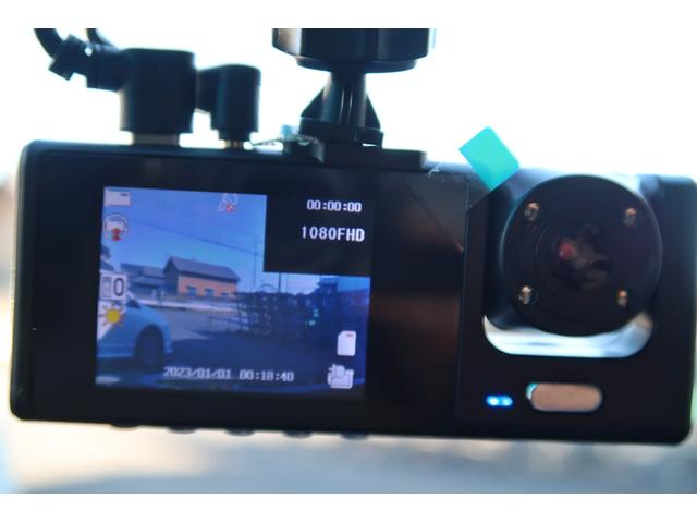 マークＸ ２５０Ｇ　Ｌパッケージ　後期型　ブラック全塗装　社外１７ＡＷ　車高調　社外エアロ　ＬＥＤリング付カスタムＨライト　純正ＨＤＤナビ　スマートキー　Ｂカメラ　サブウーファー　ツイーター　ＥＴＣ　ＨＩＤ　フォグ　ウインカーミラー（17枚目）